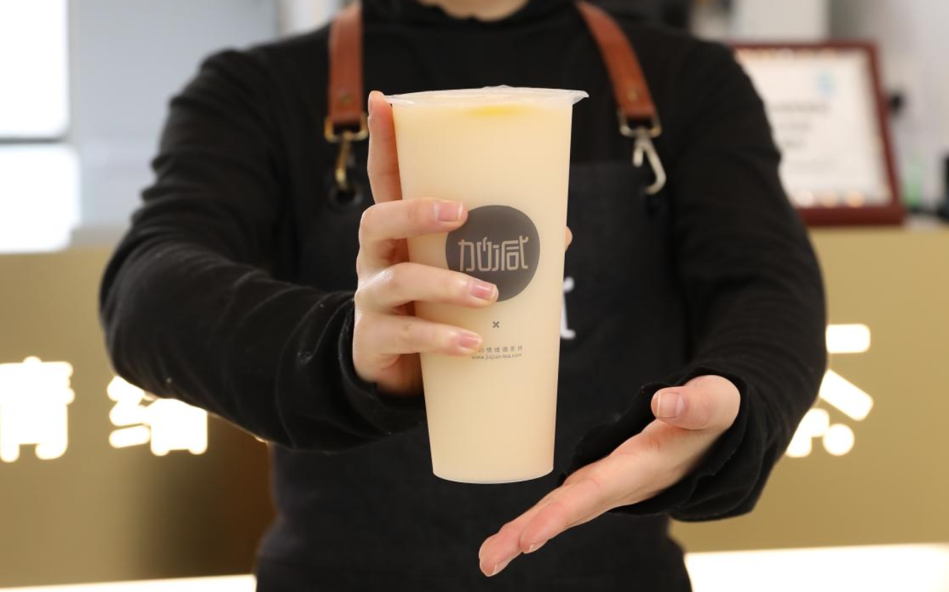 完美真人茶饮：为何奶茶行业都热衷于开校园店