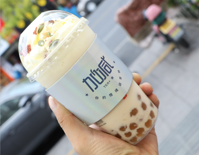 完美真人茶饮：选择奶茶加盟品牌可以考虑从三个方面入手